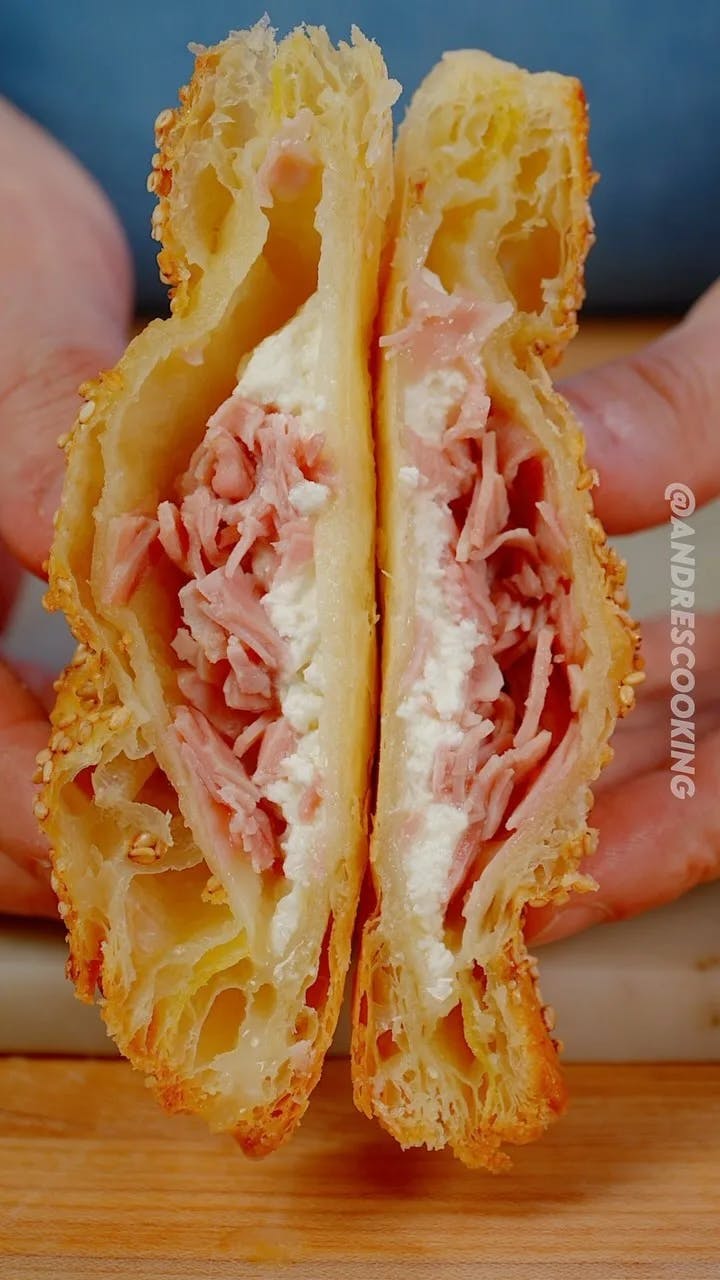 Picture for Pastelitos de Jamón + Queso y Miel [Ham + Cheese and Honey Pockets]
